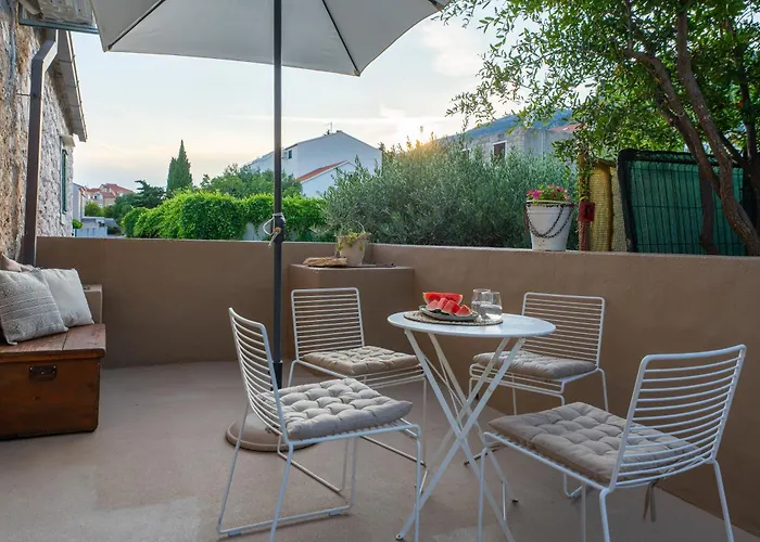 Nona VI - Boutique Stone House